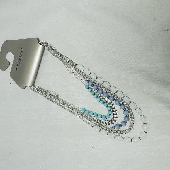 Meijer's layered 5 strand statement necklace - Picture 4 of 7